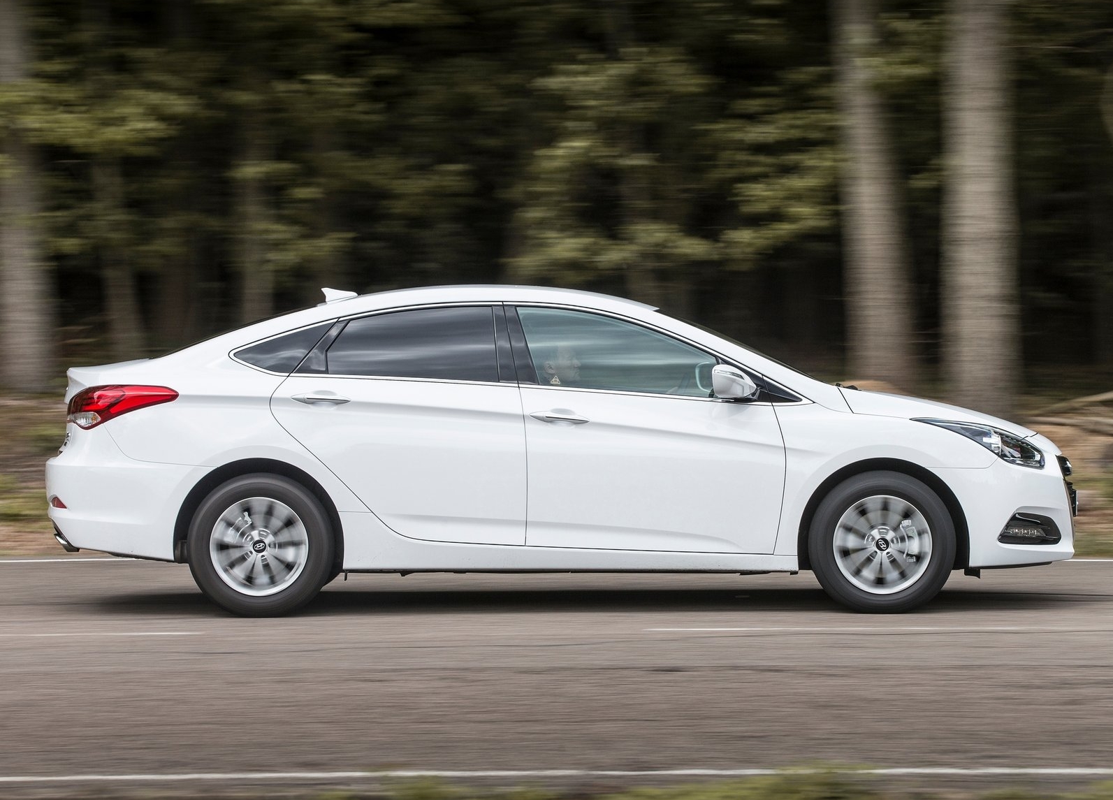 https://wcar.sets.lv/cars/Hyundai/i40 sedans/54e4a00746ce29d949dcd615161add9f.jpg